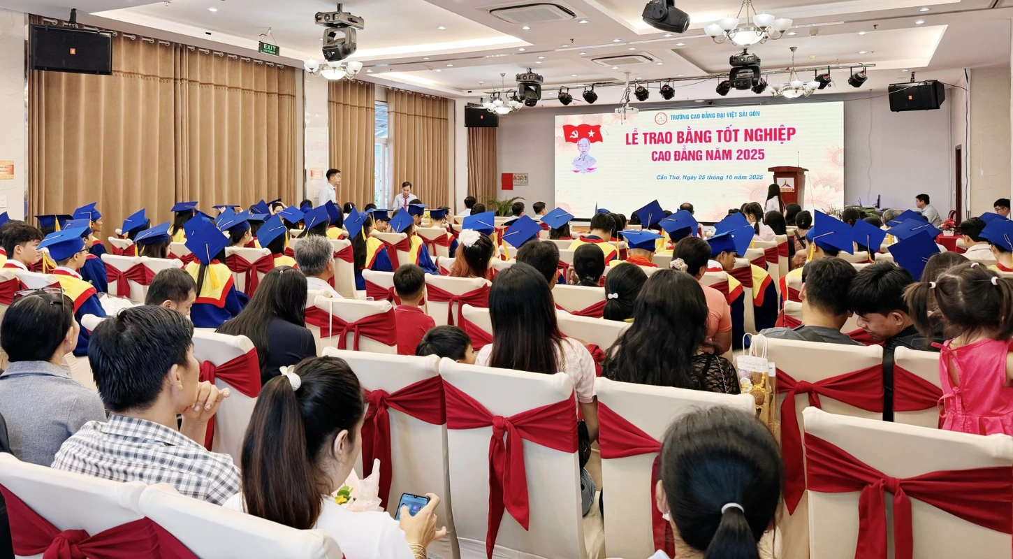 Những Khoảnh Khắc Tự Hào Trong Buổi Lễ Tốt Nghiệp Trường Đại Việt Cần Thơ 2025