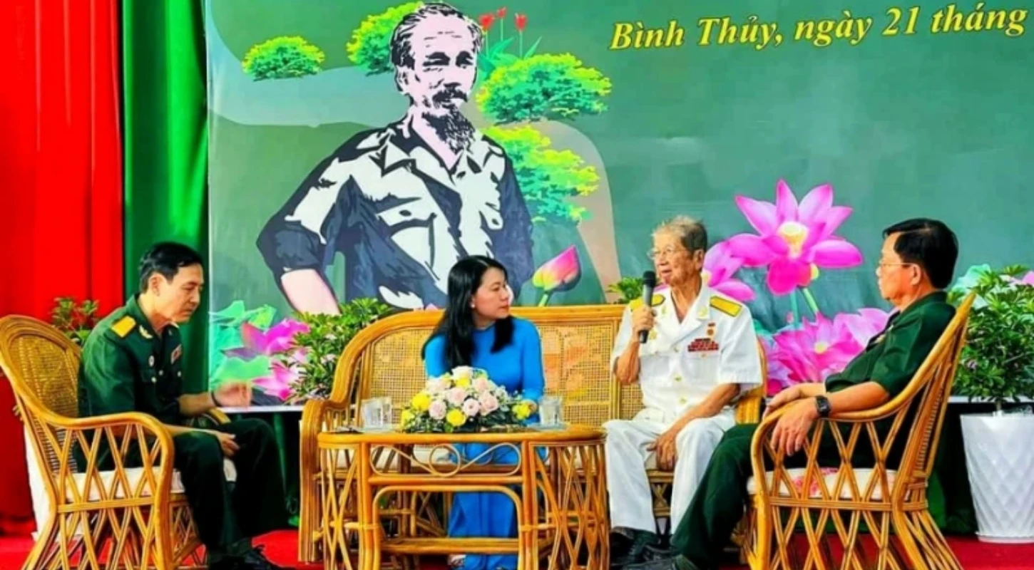 Sinh Viên Đại Việt Say Mê Giao Lưu Nhân Chứng Lịch Sử