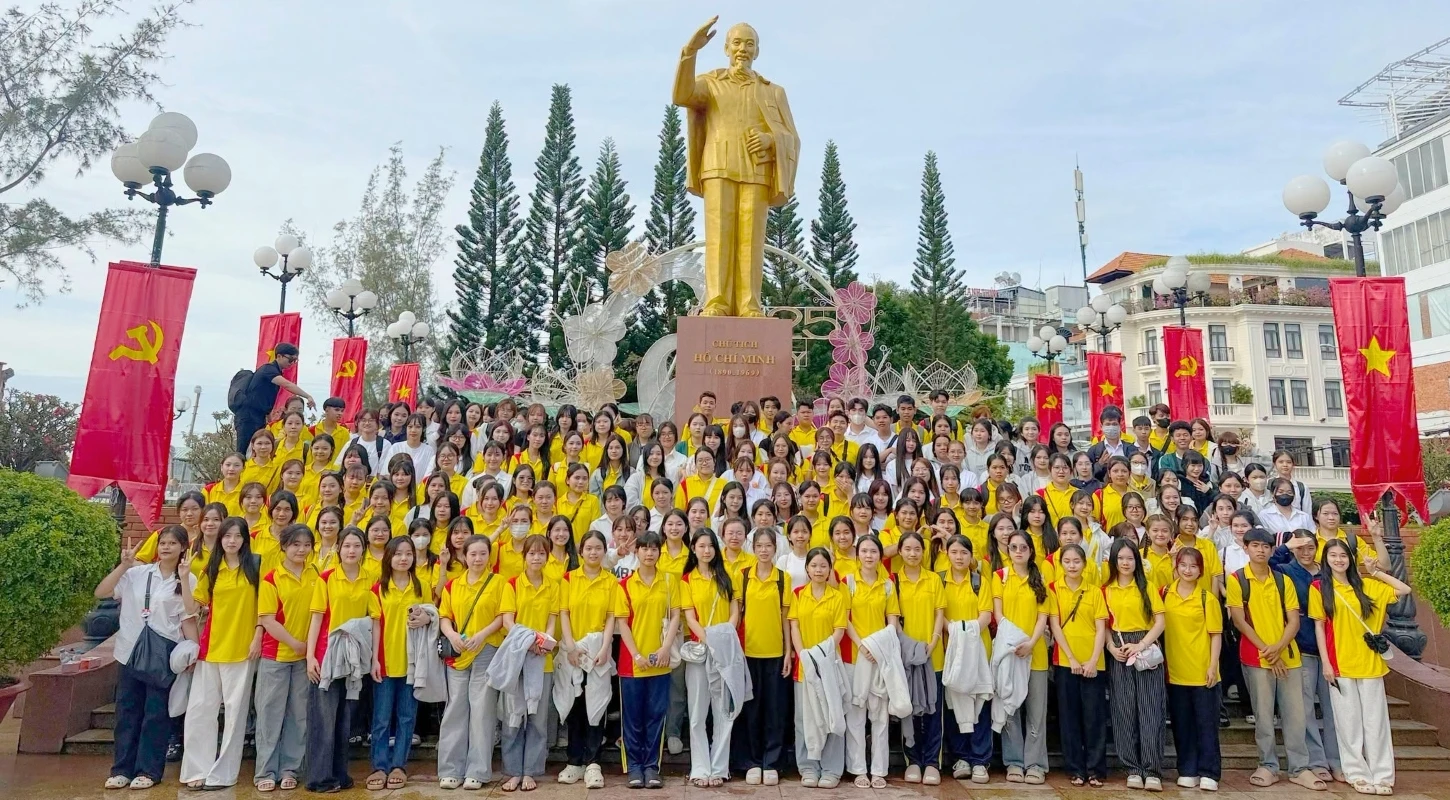 TÂN SINH VIÊN ĐẠI VIỆT CẦN THƠ ƠI!