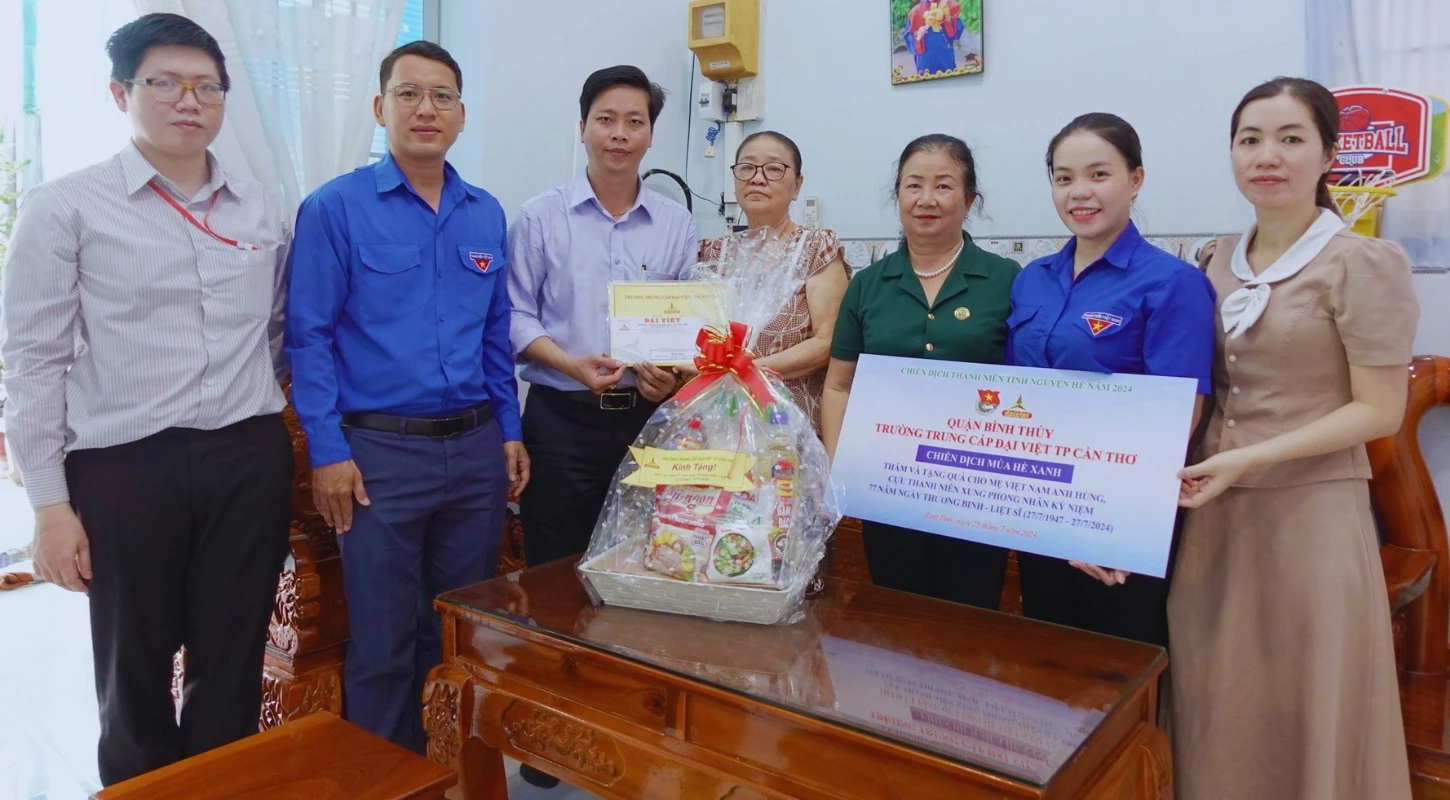 Tặng Quà Cho Mẹ Việt Nam Anh Hùng, Cựu Thanh Niên Xung Phong Nhân Ngày 27/07