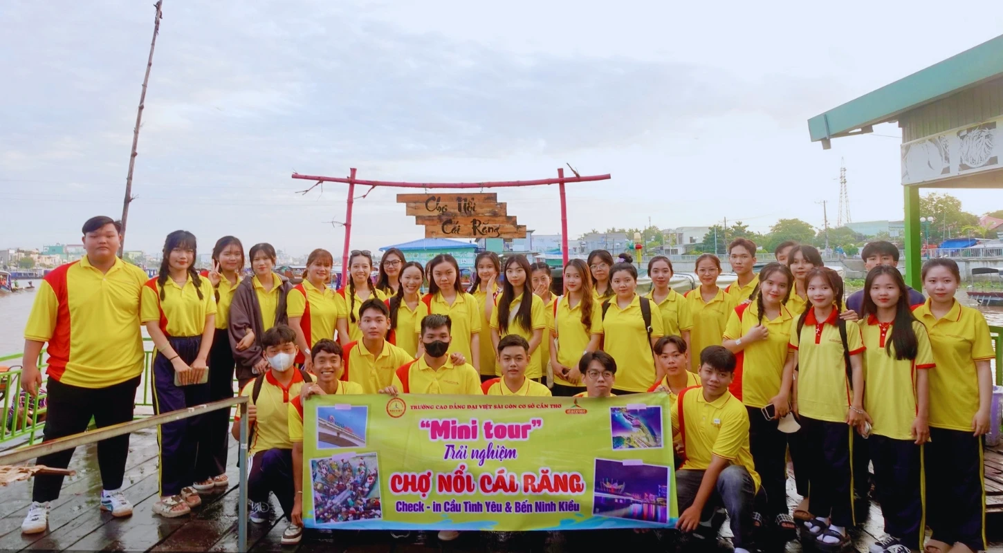 Trải Nghiệm Mini Tour Chợ Nổi Cái Răng Cùng Tân Sinh Viên Đại Việt Cần Thơ