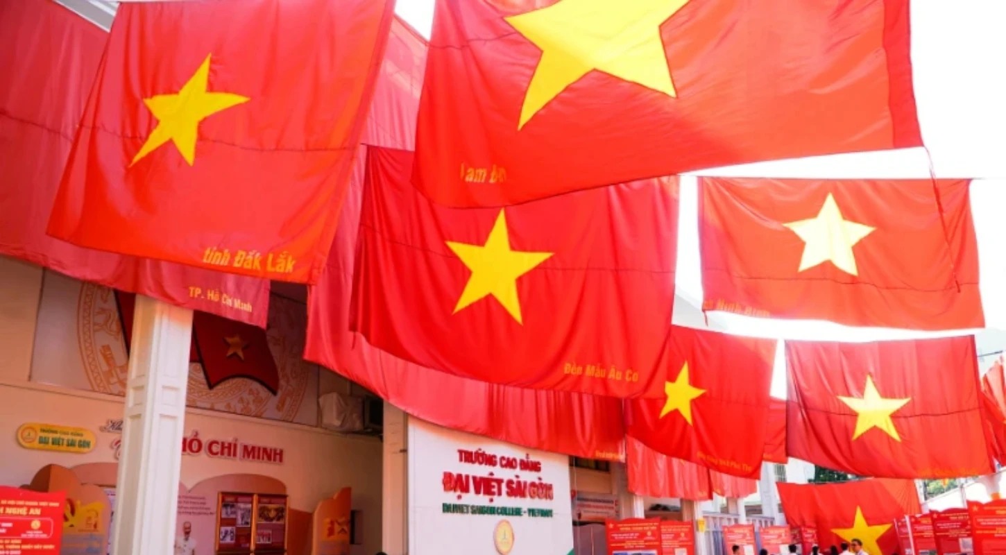 Triển Lãm “Quốc Kỳ – Non Sông Liền Một Dải” Trên Đài Truyền Hình Hà Nội