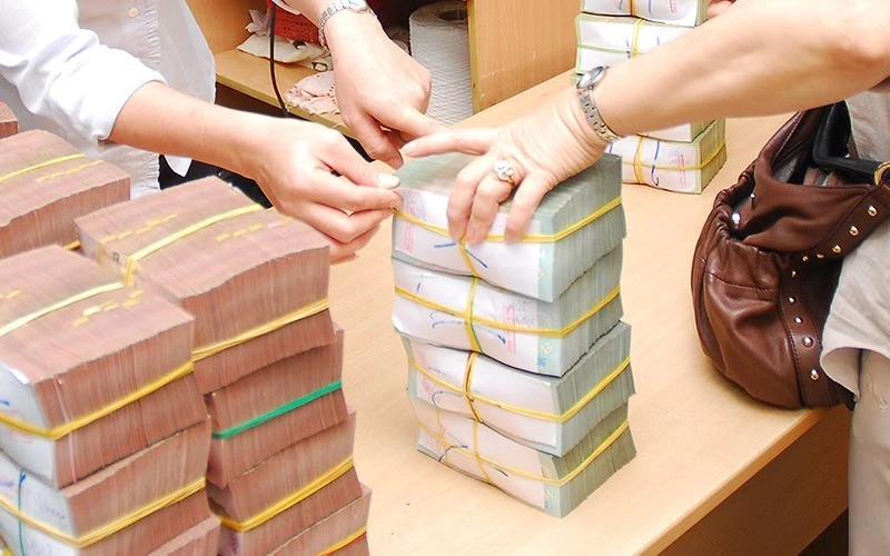 6 Cách Phân Biệt Tiền Giả Hiệu Quả