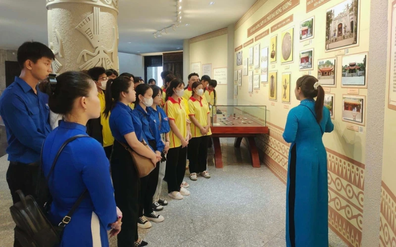 Đoàn Trường Đại Việt Cần Thơ Dâng Hương Tưởng Niệm Quốc Tổ Hùng Vương