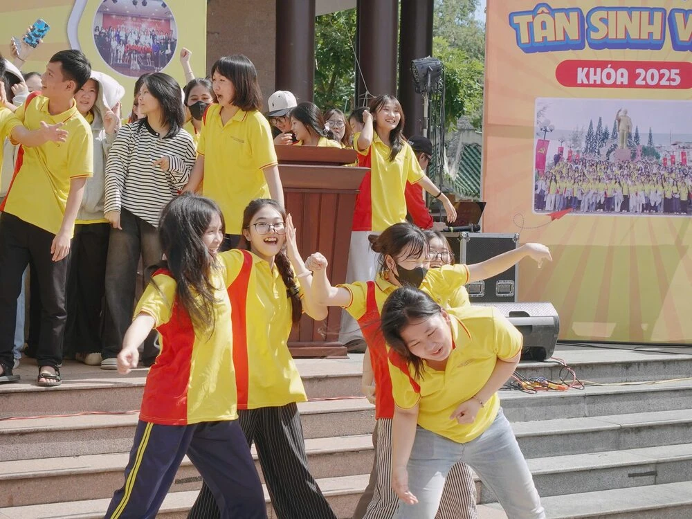 CHÀO ĐÓN TÂN SINH VIÊN 2025 – SÔI ĐỘNG CÙNG MINI GAME ĐẠI VIỆT