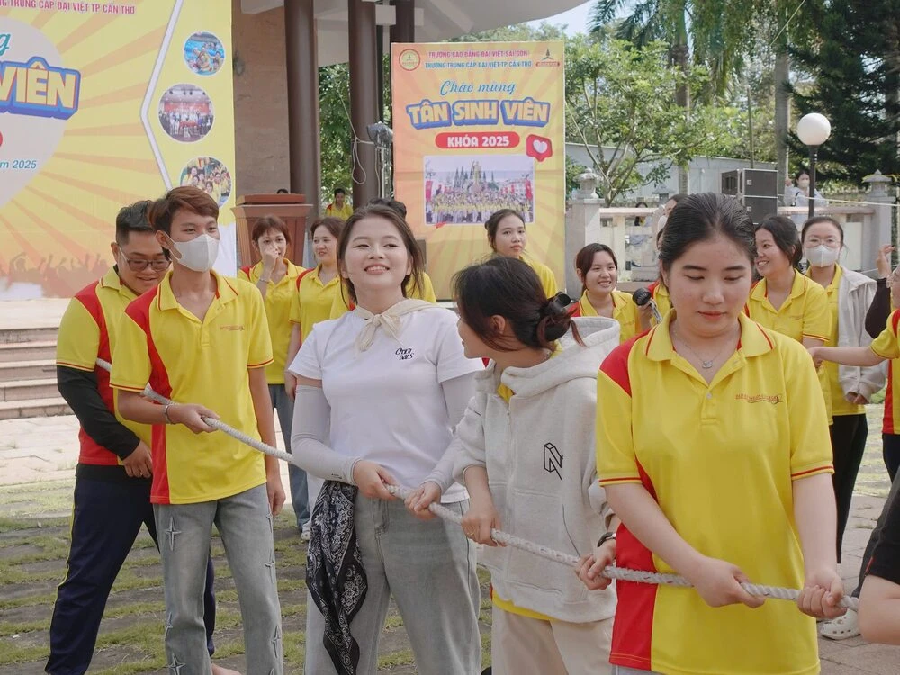 CHÀO ĐÓN TÂN SINH VIÊN 2025 – SÔI ĐỘNG CÙNG MINI GAME ĐẠI VIỆT