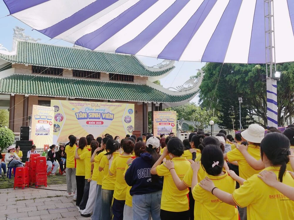 CHÀO ĐÓN TÂN SINH VIÊN 2025 – SÔI ĐỘNG CÙNG MINI GAME ĐẠI VIỆT