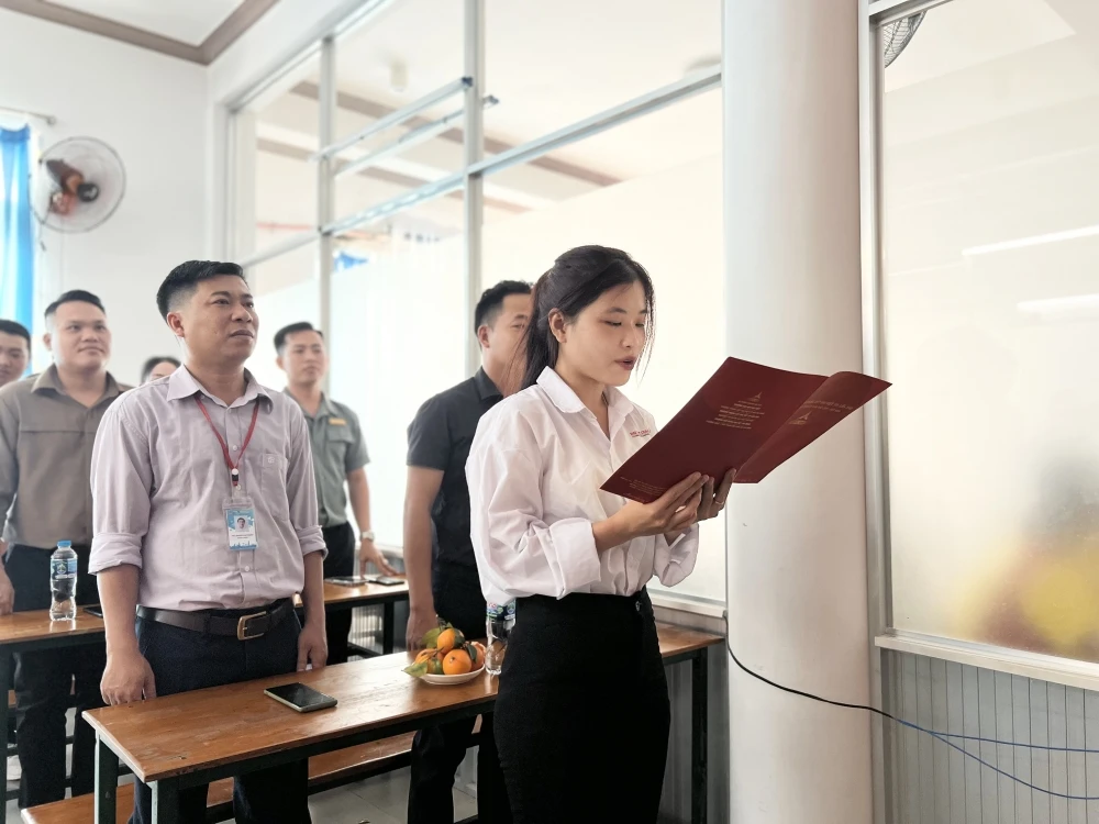 Lễ Kết Nạp Đảng Viên Mới 2025 – Trường Trung Cấp Đại Việt TP Cần Thơ