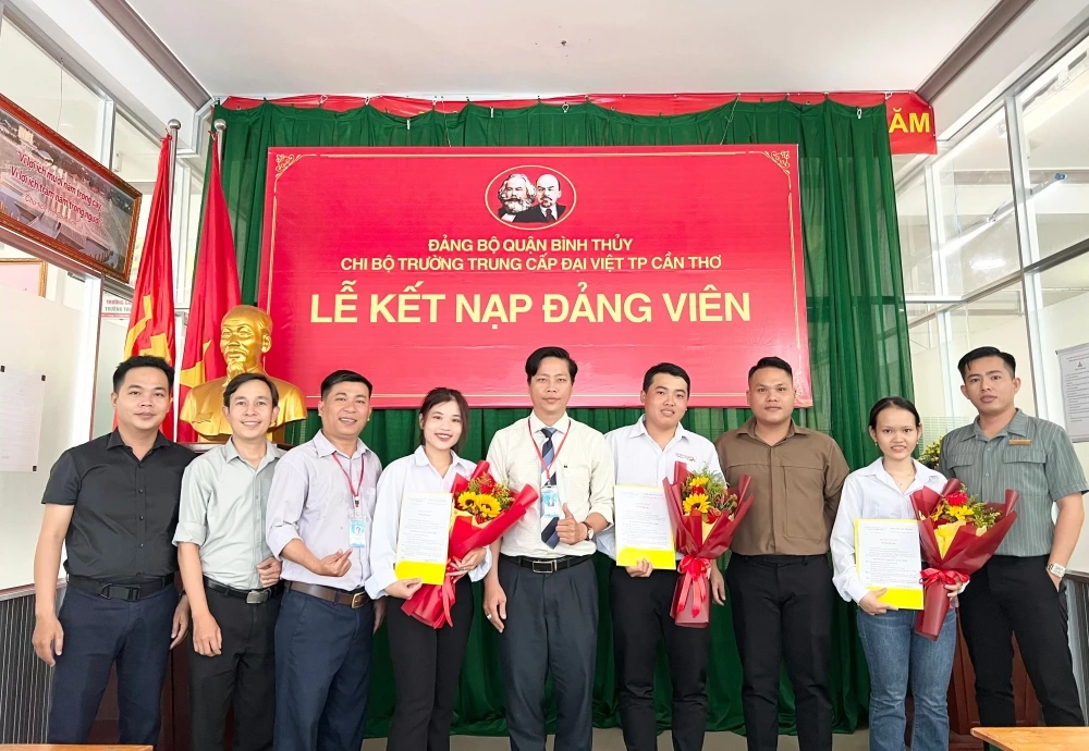 Lễ Kết Nạp Đảng Viên Mới 2025 – Trường Trung Cấp Đại Việt TP Cần Thơ