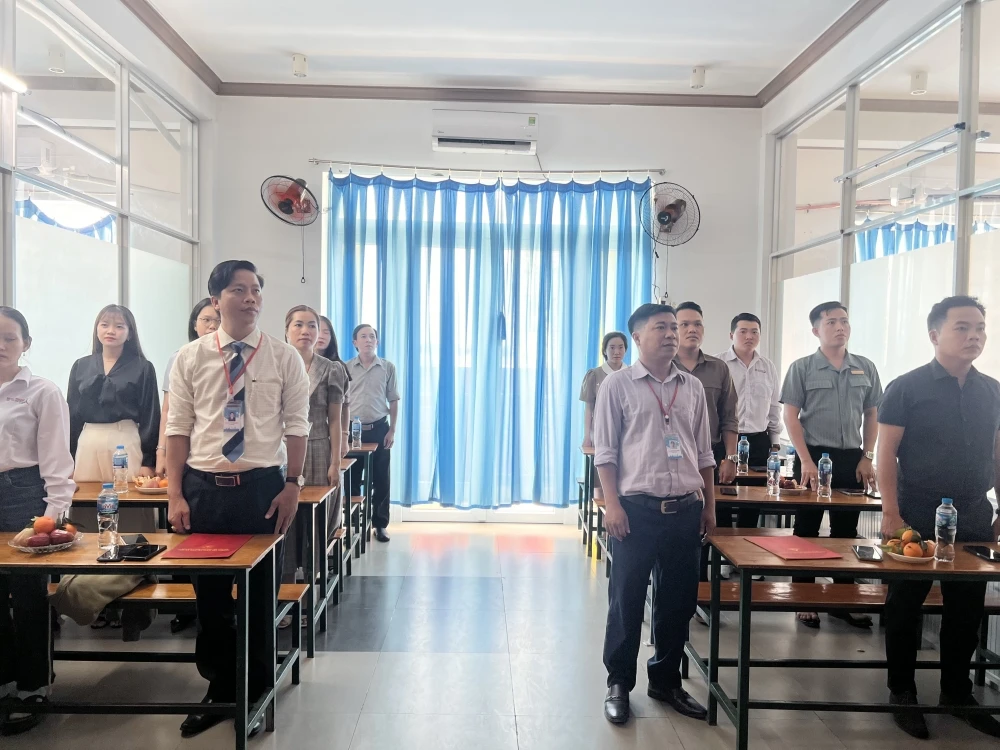 Lễ Kết Nạp Đảng Viên Mới 2025 – Trường Trung Cấp Đại Việt TP Cần Thơ