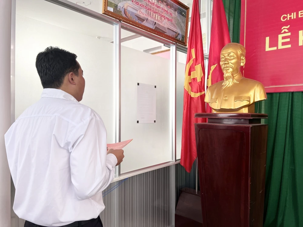 Lễ Kết Nạp Đảng Viên Mới 2025 – Trường Trung Cấp Đại Việt TP Cần Thơ