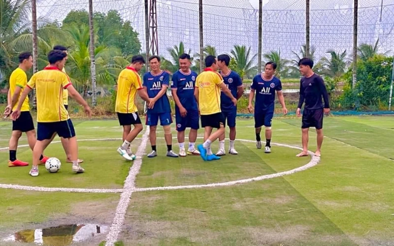 Giao lưu bóng đá giữa sinh viên Đại Việt và đoàn viên Minh Thuận sau Chiến dịch Mùa hè xanh 2023