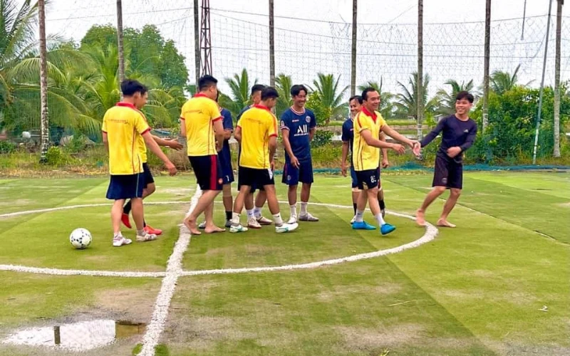 Giao lưu bóng đá giữa sinh viên Đại Việt và đoàn viên Minh Thuận sau Chiến dịch Mùa hè xanh 2023