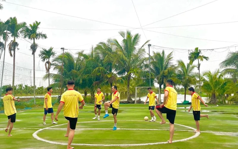 Giao lưu bóng đá giữa sinh viên Đại Việt và đoàn viên Minh Thuận sau Chiến dịch Mùa hè xanh 2023