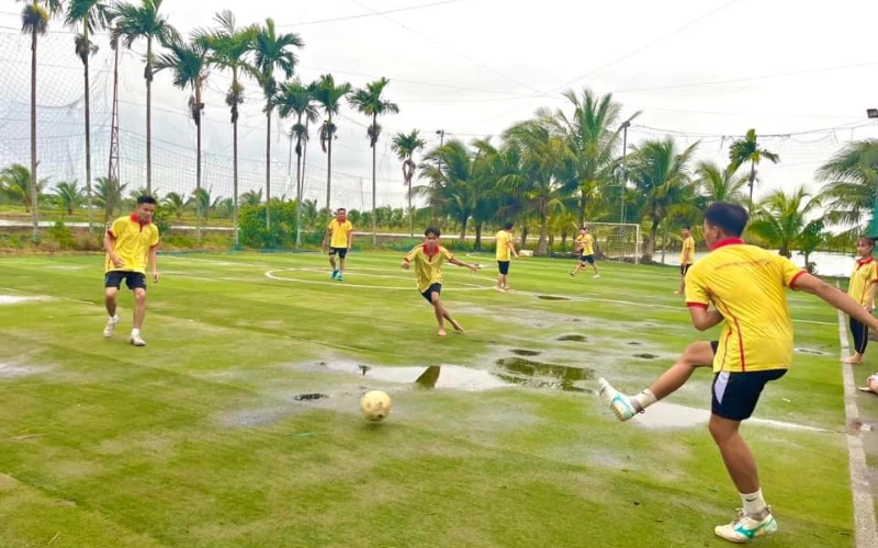 Giao lưu bóng đá giữa sinh viên Đại Việt và đoàn viên Minh Thuận sau Chiến dịch Mùa hè xanh 2023