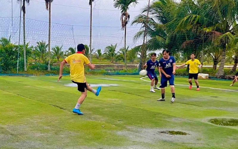 Giao lưu bóng đá giữa sinh viên Đại Việt và đoàn viên Minh Thuận sau Chiến dịch Mùa hè xanh 2023