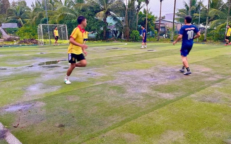 Giao lưu bóng đá giữa sinh viên Đại Việt và đoàn viên Minh Thuận sau Chiến dịch Mùa hè xanh 2023