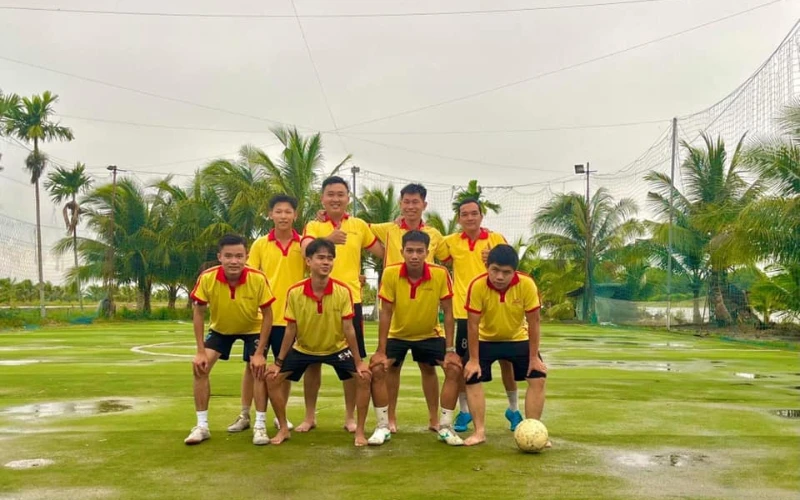 Giao lưu bóng đá giữa sinh viên Đại Việt và đoàn viên Minh Thuận sau Chiến dịch Mùa hè xanh 2023