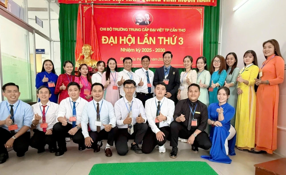 Đại hội Chi bộ lần III Trường Trung Cấp Đại Việt TP Cần Thơ 2025–2030