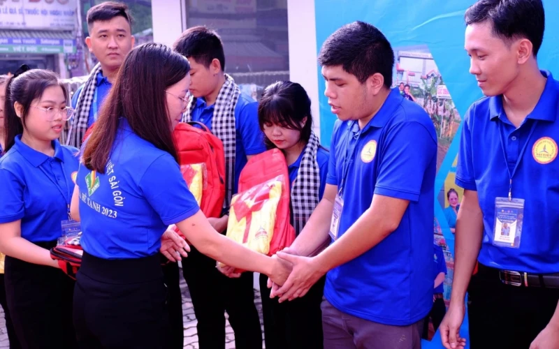 Nhật Ký Mùa Hè Xanh 2023 – Hành Trình Của Sinh Viên Đại Việt Cần Thơ