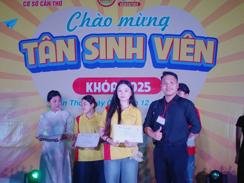 GALA CHÀO ĐÓN TÂN SINH VIÊN KHÓA 2025 – SÔI ĐỘNG & BÙNG NỔ CẢM XÚC
