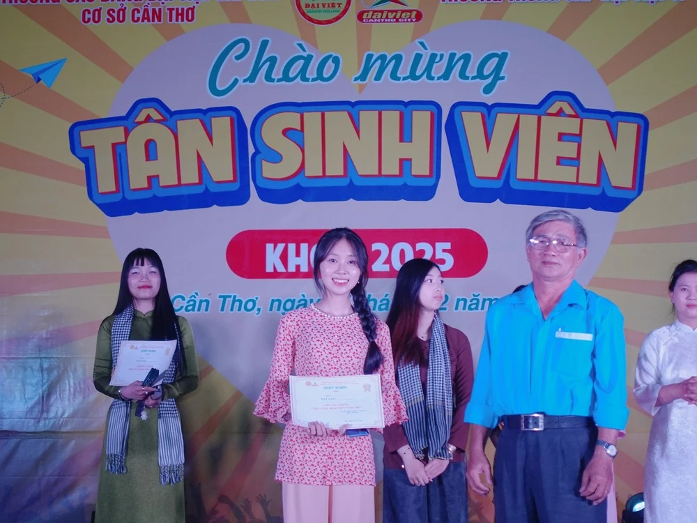 GALA CHÀO ĐÓN TÂN SINH VIÊN KHÓA 2025 – SÔI ĐỘNG & BÙNG NỔ CẢM XÚC
