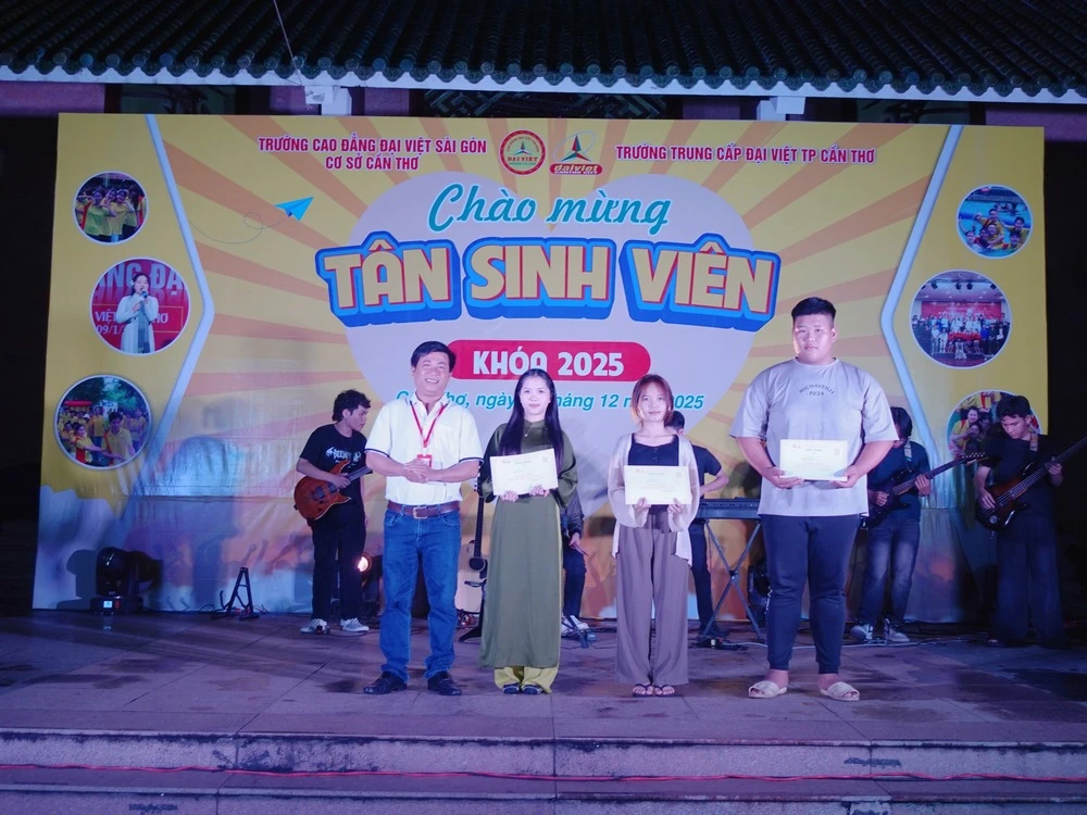 GALA CHÀO ĐÓN TÂN SINH VIÊN KHÓA 2025 – SÔI ĐỘNG & BÙNG NỔ CẢM XÚC