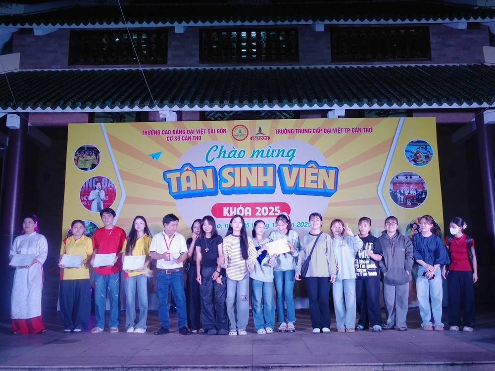 GALA CHÀO ĐÓN TÂN SINH VIÊN KHÓA 2025 – SÔI ĐỘNG & BÙNG NỔ CẢM XÚC