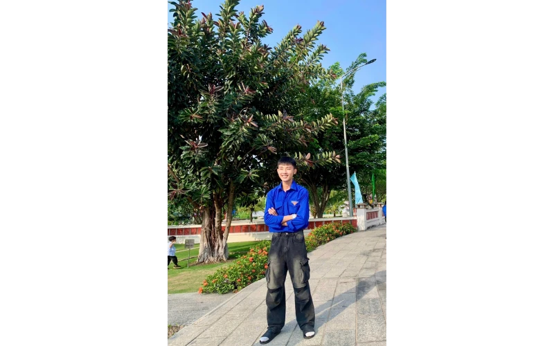 Hành trình ý nghĩa về nguồn của sinh viên Đại Việt Cần Thơ nhân Giỗ Tổ Hùng Vương