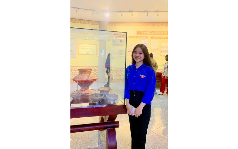 Hành trình ý nghĩa về nguồn của sinh viên Đại Việt Cần Thơ nhân Giỗ Tổ Hùng Vương