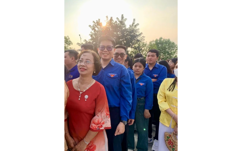 Hành trình ý nghĩa về nguồn của sinh viên Đại Việt Cần Thơ nhân Giỗ Tổ Hùng Vương