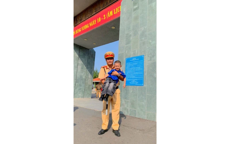 Hành trình ý nghĩa về nguồn của sinh viên Đại Việt Cần Thơ nhân Giỗ Tổ Hùng Vương