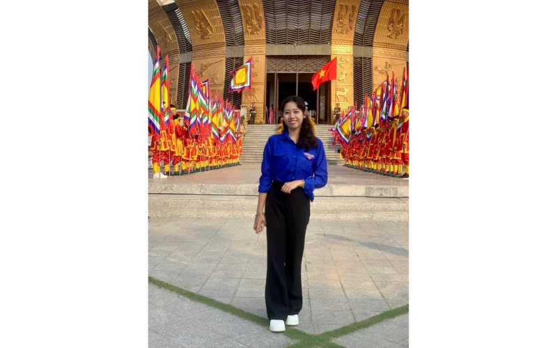 Hành trình ý nghĩa về nguồn của sinh viên Đại Việt Cần Thơ nhân Giỗ Tổ Hùng Vương