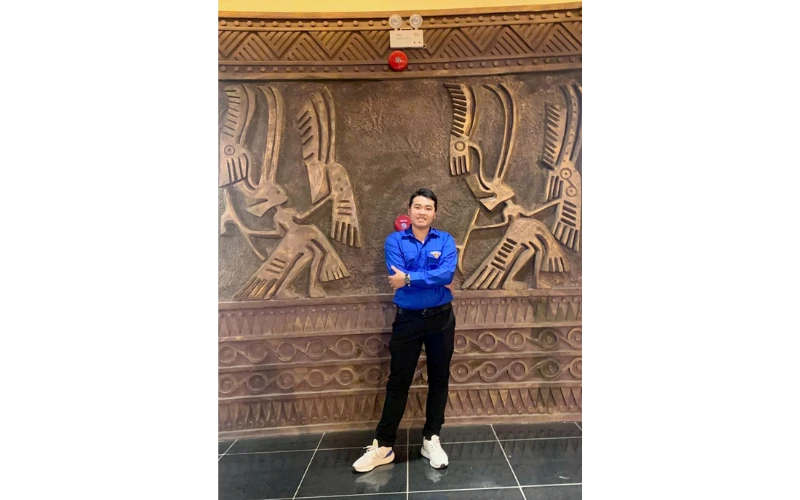 Hành trình ý nghĩa về nguồn của sinh viên Đại Việt Cần Thơ nhân Giỗ Tổ Hùng Vương