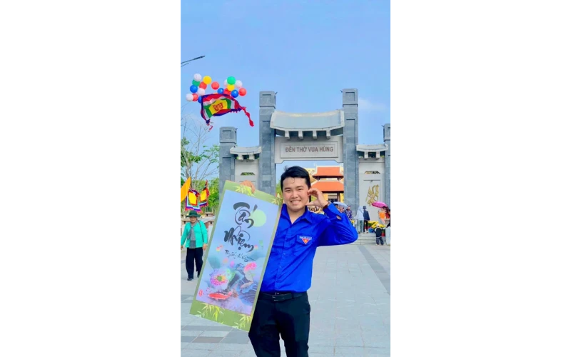 Hành trình ý nghĩa về nguồn của sinh viên Đại Việt Cần Thơ nhân Giỗ Tổ Hùng Vương