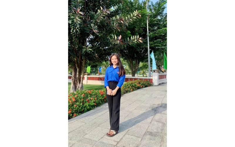 Hành trình ý nghĩa về nguồn của sinh viên Đại Việt Cần Thơ nhân Giỗ Tổ Hùng Vương