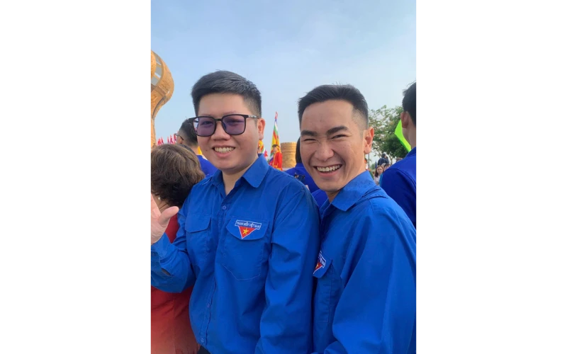 Hành trình ý nghĩa về nguồn của sinh viên Đại Việt Cần Thơ nhân Giỗ Tổ Hùng Vương