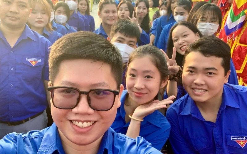 Hành trình ý nghĩa về nguồn của sinh viên Đại Việt Cần Thơ nhân Giỗ Tổ Hùng Vương