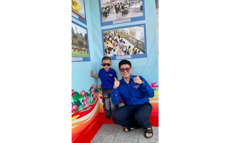 Hành trình ý nghĩa về nguồn của sinh viên Đại Việt Cần Thơ nhân Giỗ Tổ Hùng Vương