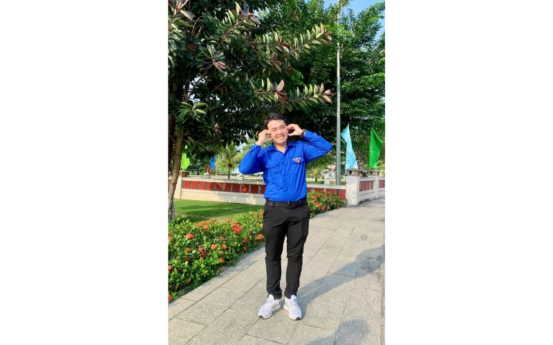 Hành trình ý nghĩa về nguồn của sinh viên Đại Việt Cần Thơ nhân Giỗ Tổ Hùng Vương