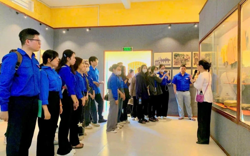 Hành Trình Về Nguồn Của Sinh Viên Trường Trung Cấp Đại Việt TP. Cần Thơ Tại Khám Lớn