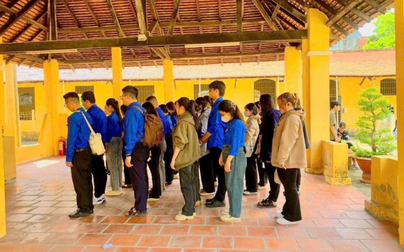 Hành Trình Về Nguồn Của Sinh Viên Trường Trung Cấp Đại Việt TP. Cần Thơ Tại Khám Lớn