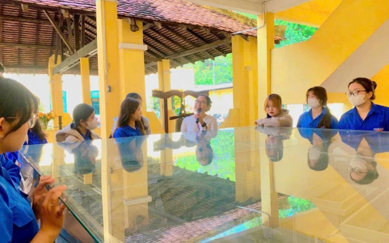 Hành Trình Về Nguồn Của Sinh Viên Trường Trung Cấp Đại Việt TP. Cần Thơ Tại Khám Lớn