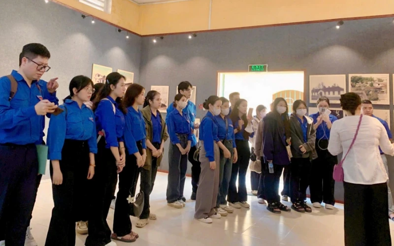 Hành Trình Về Nguồn Của Sinh Viên Trường Trung Cấp Đại Việt TP. Cần Thơ Tại Khám Lớn