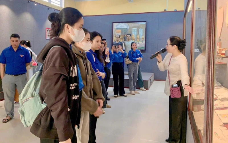 Hành Trình Về Nguồn Của Sinh Viên Trường Trung Cấp Đại Việt TP. Cần Thơ Tại Khám Lớn