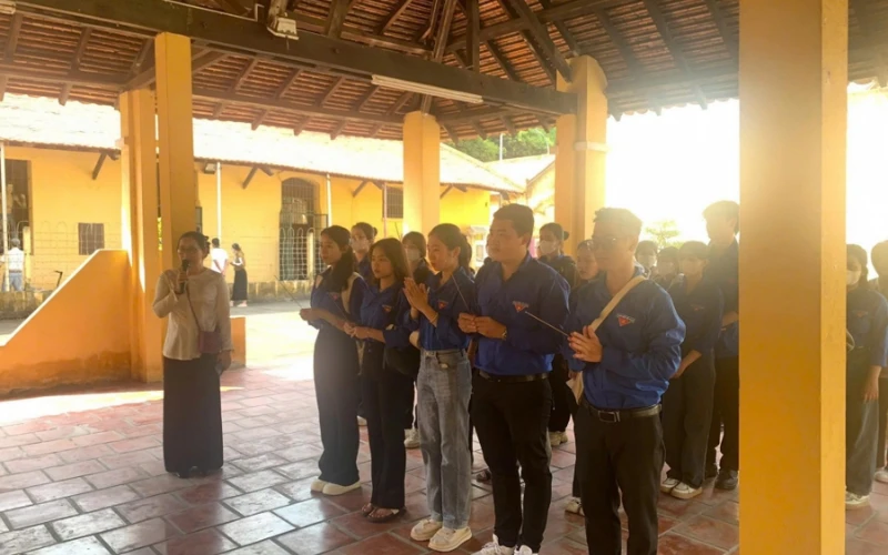 Hành Trình Về Nguồn Của Sinh Viên Trường Trung Cấp Đại Việt TP. Cần Thơ Tại Khám Lớn