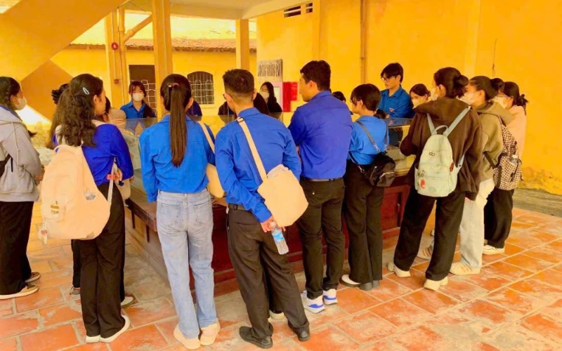 Hành Trình Về Nguồn Của Sinh Viên Trường Trung Cấp Đại Việt TP. Cần Thơ Tại Khám Lớn