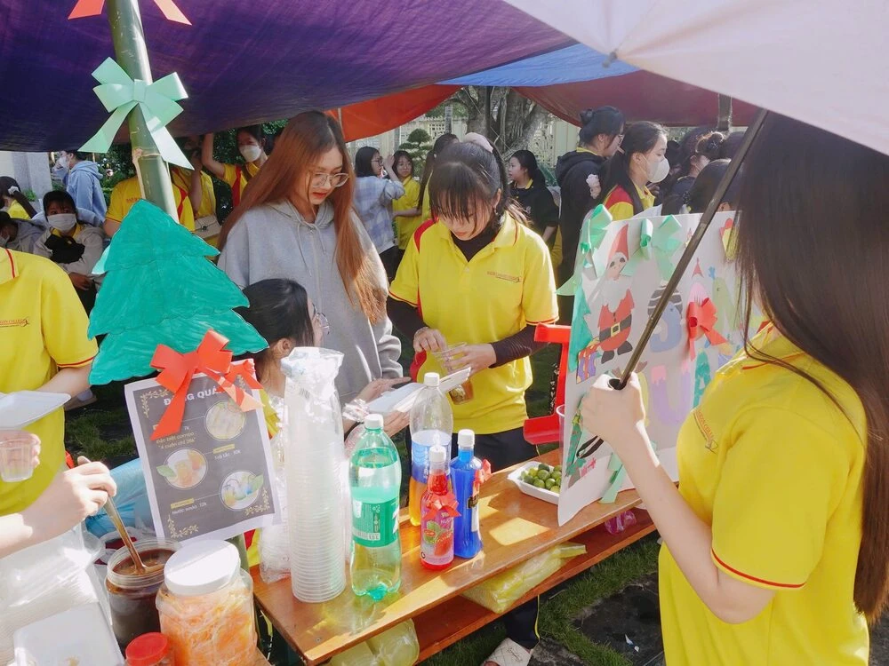 Hoạt Động Gian Hàng Sáng Nay Trong Chương Trình Chào Mừng Tân Sinh Viên 2025