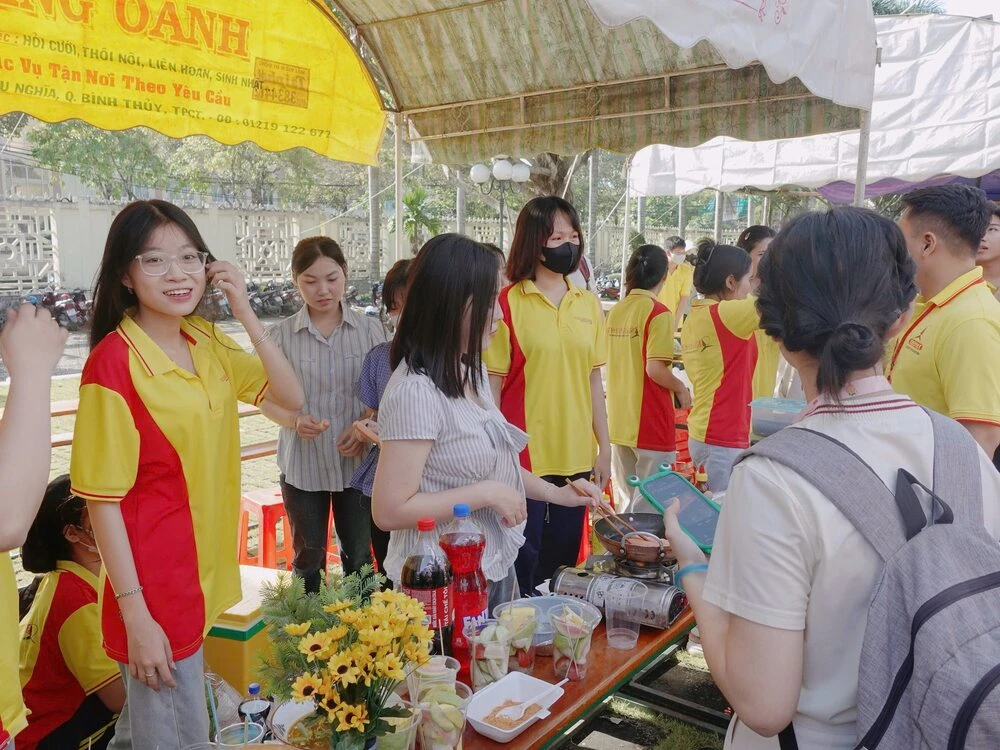 Hoạt Động Gian Hàng Sáng Nay Trong Chương Trình Chào Mừng Tân Sinh Viên 2025