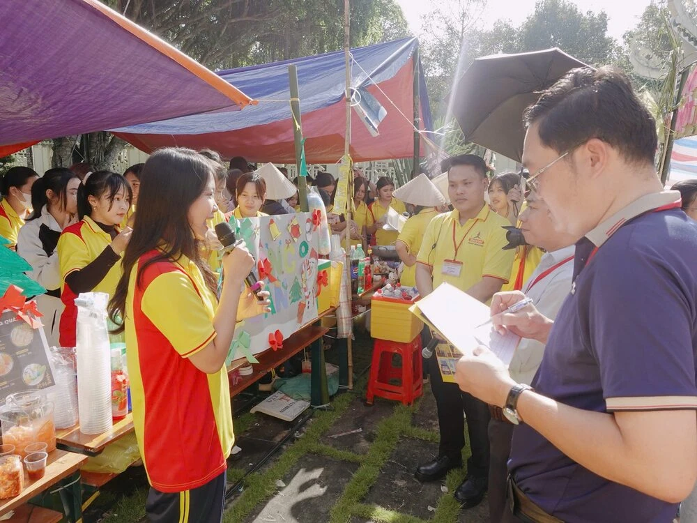 Hoạt Động Gian Hàng Sáng Nay Trong Chương Trình Chào Mừng Tân Sinh Viên 2025